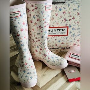 Hunter LoveShackFancy confetti bloom NIB size 7